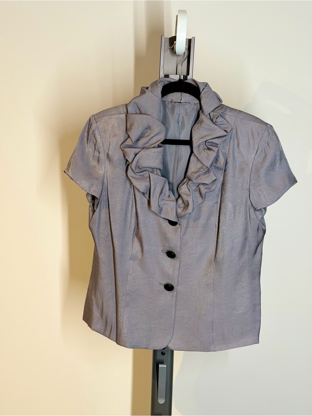 Women’s Ruffle Collar Short-Sleeve Blouse - Gray